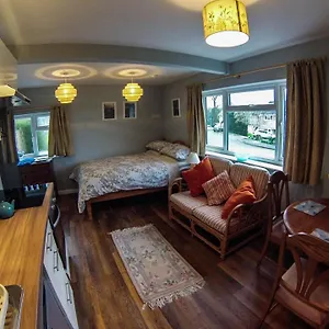  Apartment Cheltenham Studio Apartment