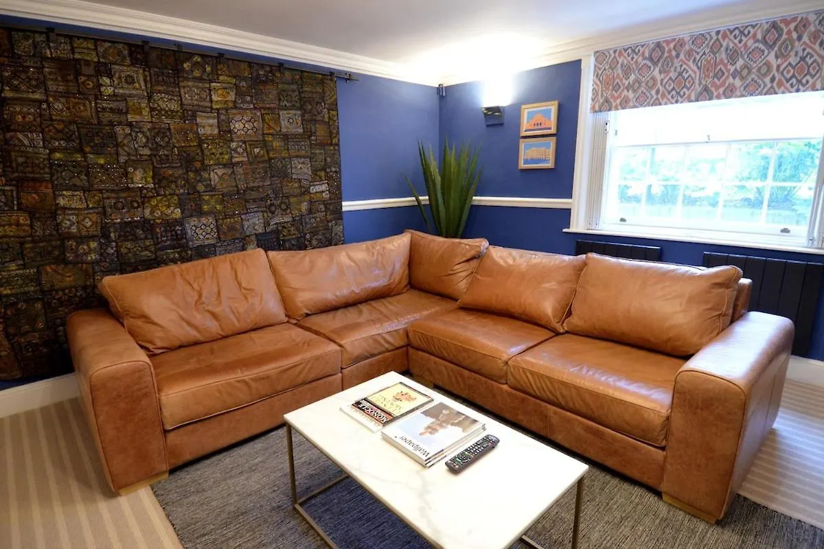 Imperial King Apt, Cheltenham Centre, Dedicated Free Parking Apartment